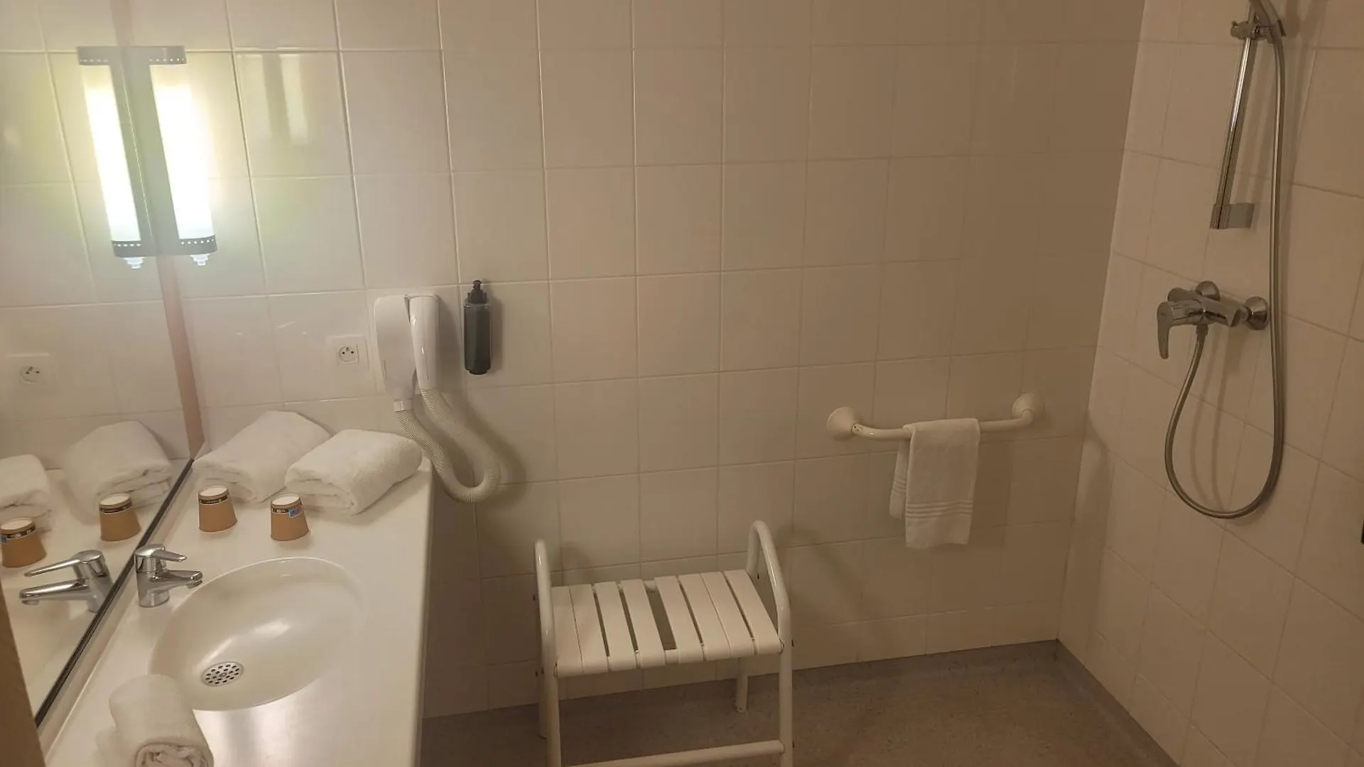 호텔 이비스 로스코프 보드 드 메르